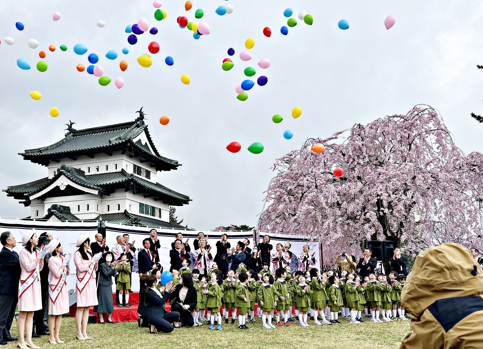 日本弘前櫻花季開幕放飛儀式