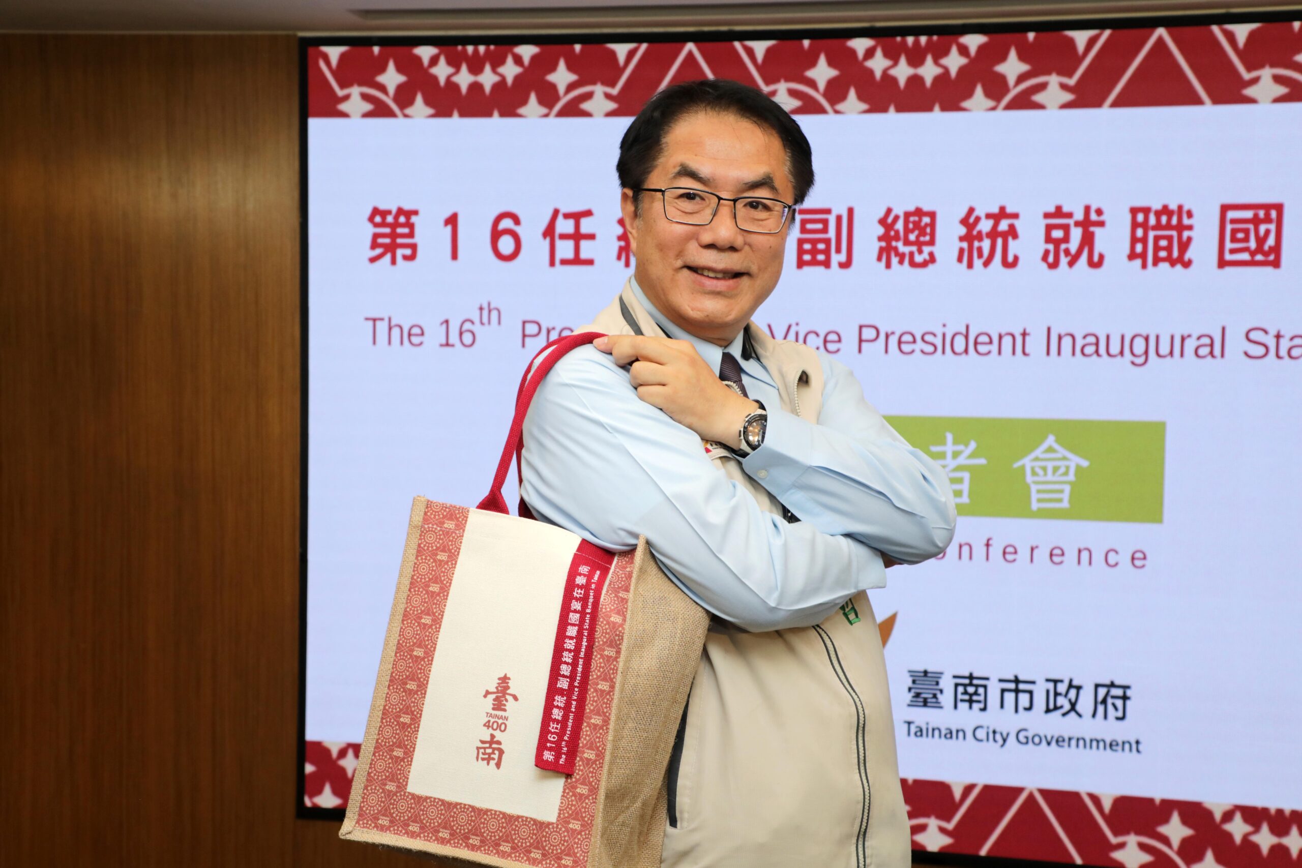 兩袋臺南特色伴手禮組合彰顯「越在地、越國際」精神